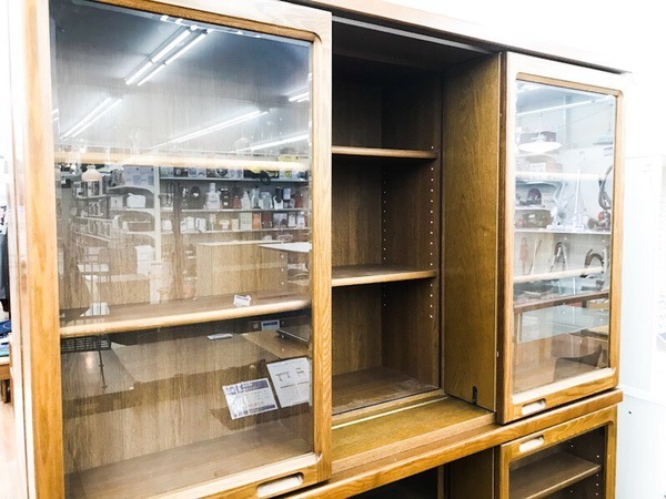 小島工芸 3枚扉スライド式書棚入荷しました！【川崎野川店】｜2019年02