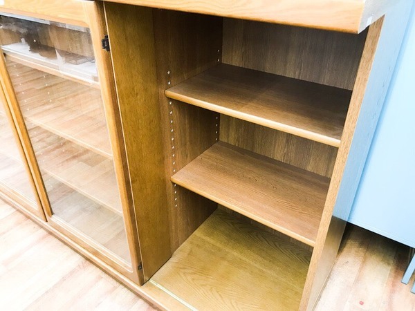 小島工芸 3枚扉スライド式書棚入荷しました！【川崎野川店】｜2019年02