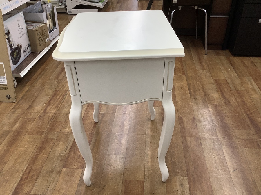 LAURA ASHLEY(ローラ アシュレイ) サイドテーブルを買取入荷