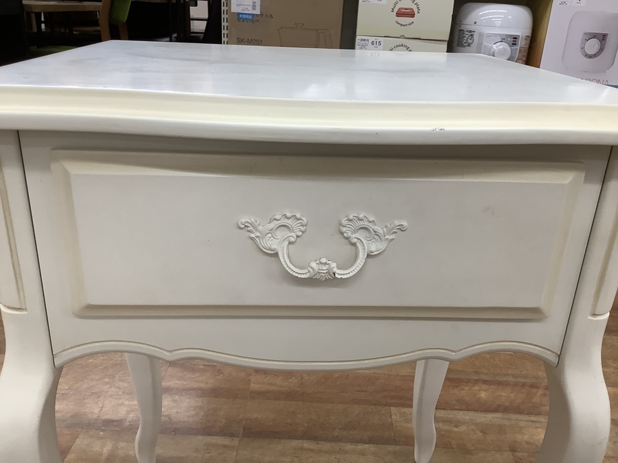 LAURA ASHLEY(ローラ アシュレイ) サイドテーブルを買取入荷