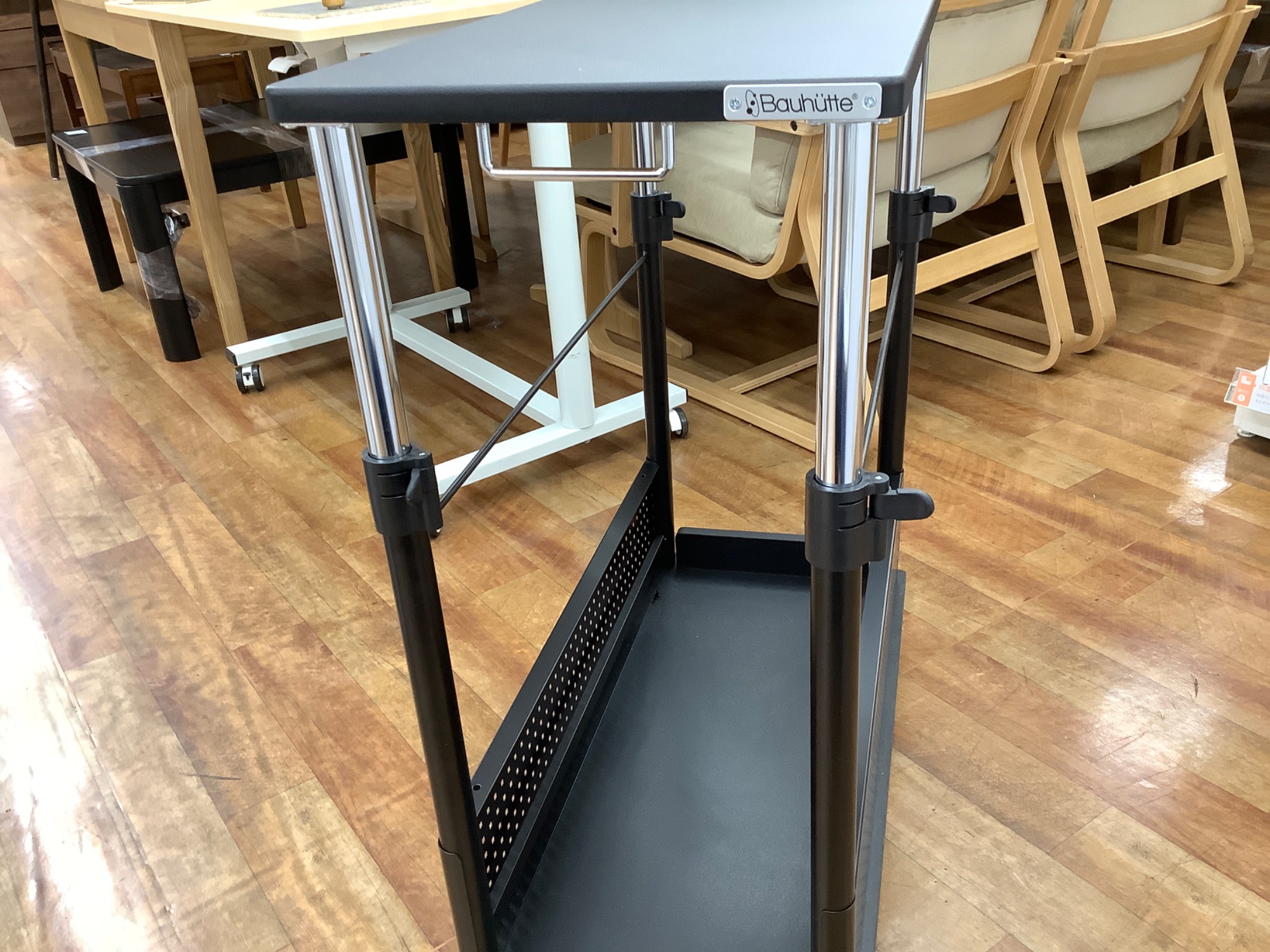 Bauhutte(バウヒュッテ)パソコンラックが買取入荷致しました！！｜2022