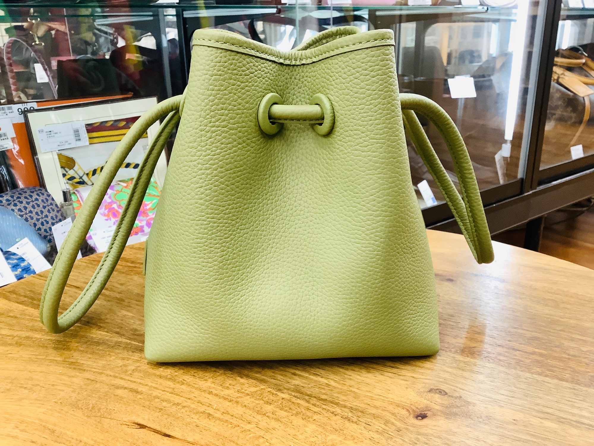 【再入荷】 VASIC（ヴァジック）BOND MINI 巾着ハンドバッグが買取入荷致し バッグ