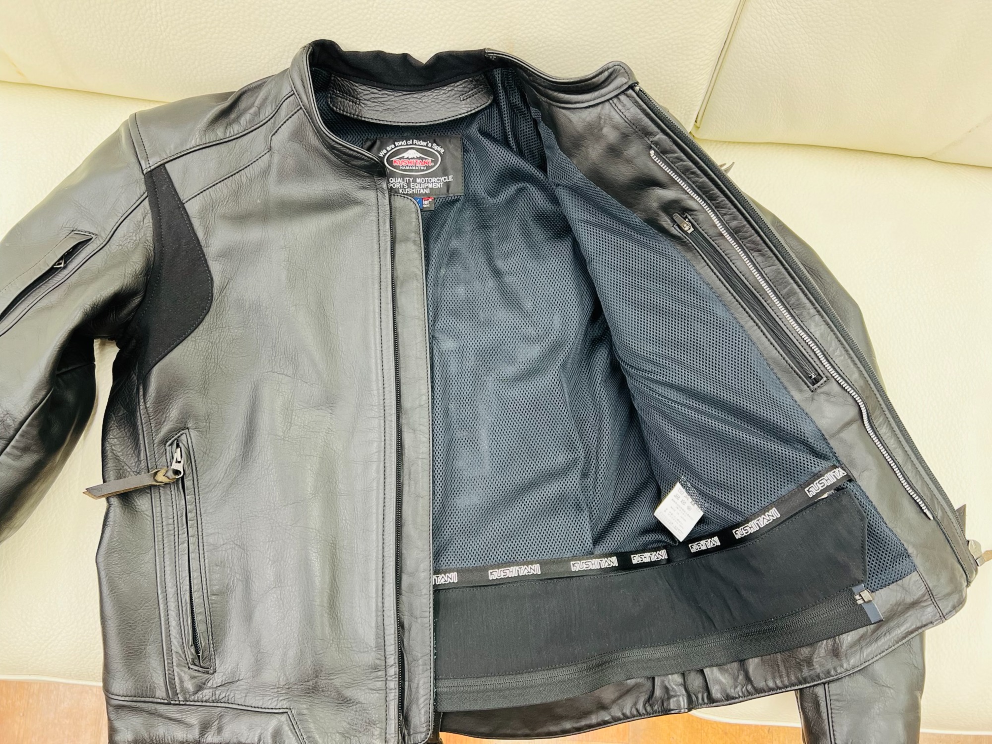 KUSHITANI/クシタニ】スクリプトジャケットが入荷しました♪｜2023年11