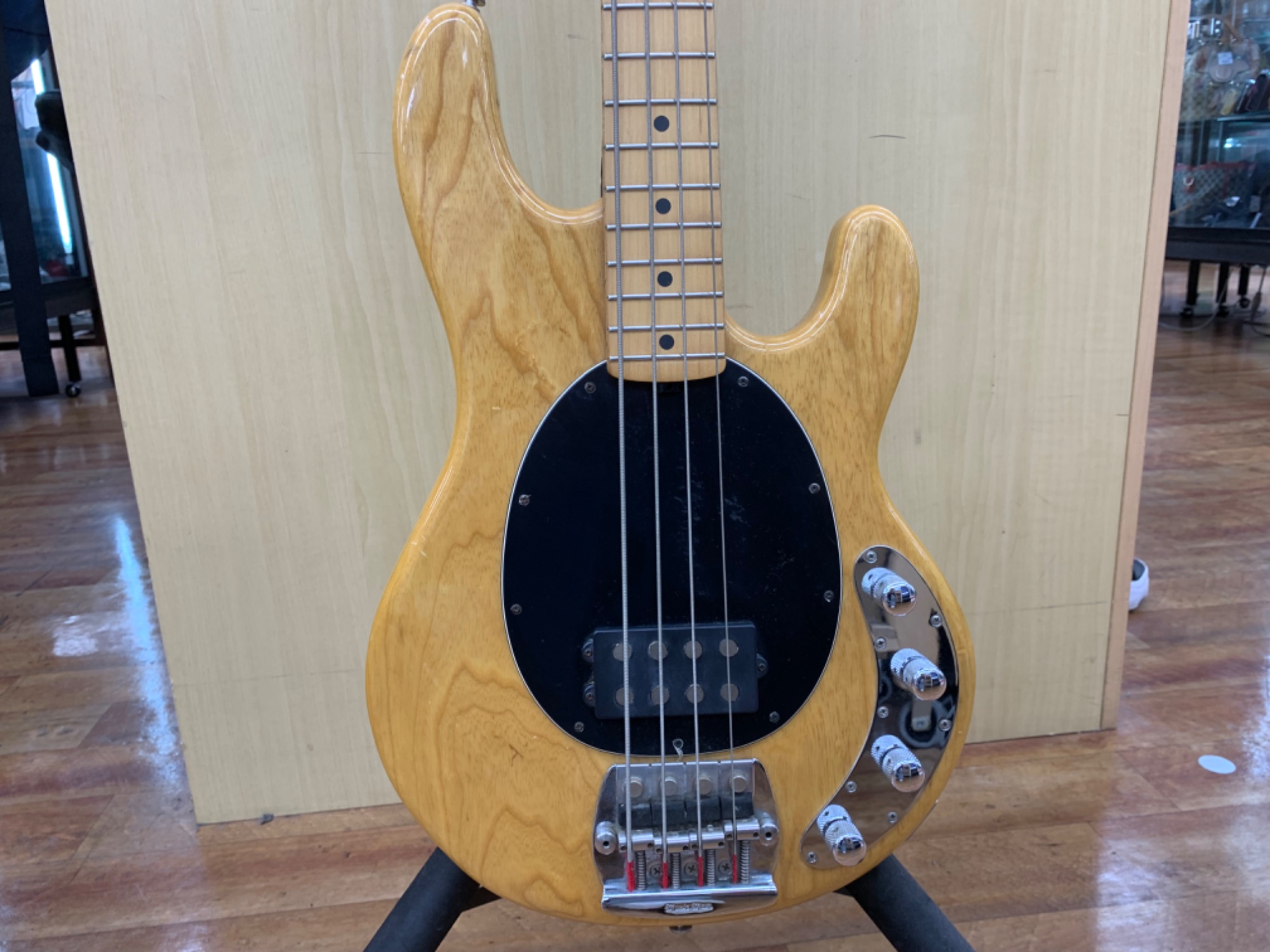 Musicman(ミュージックマン) エレキベース StingRay EXをご紹介いたし
