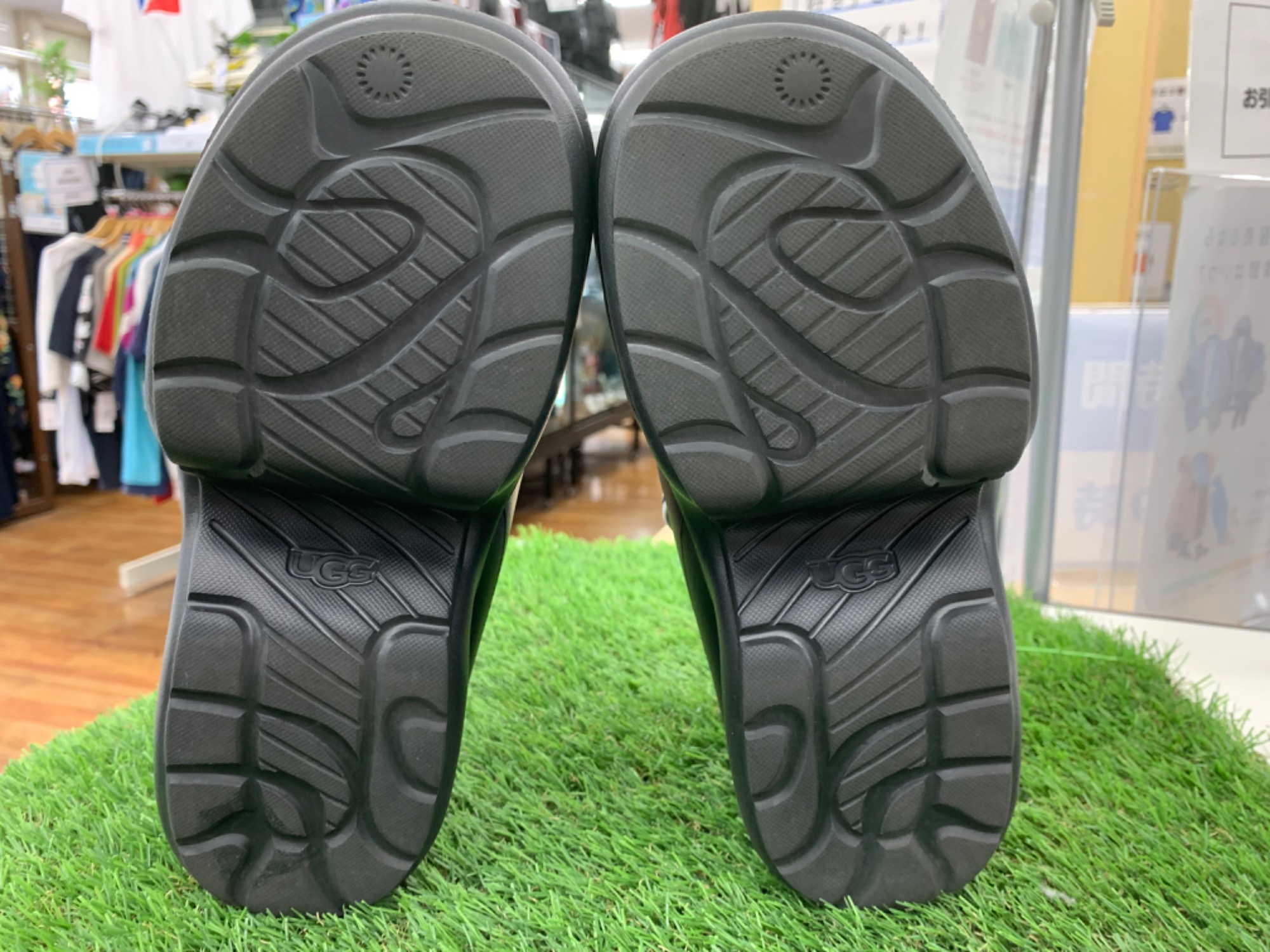 UGG(アグ) 厚底サンダル Aww Yeahをご紹介いたします!!｜2024年