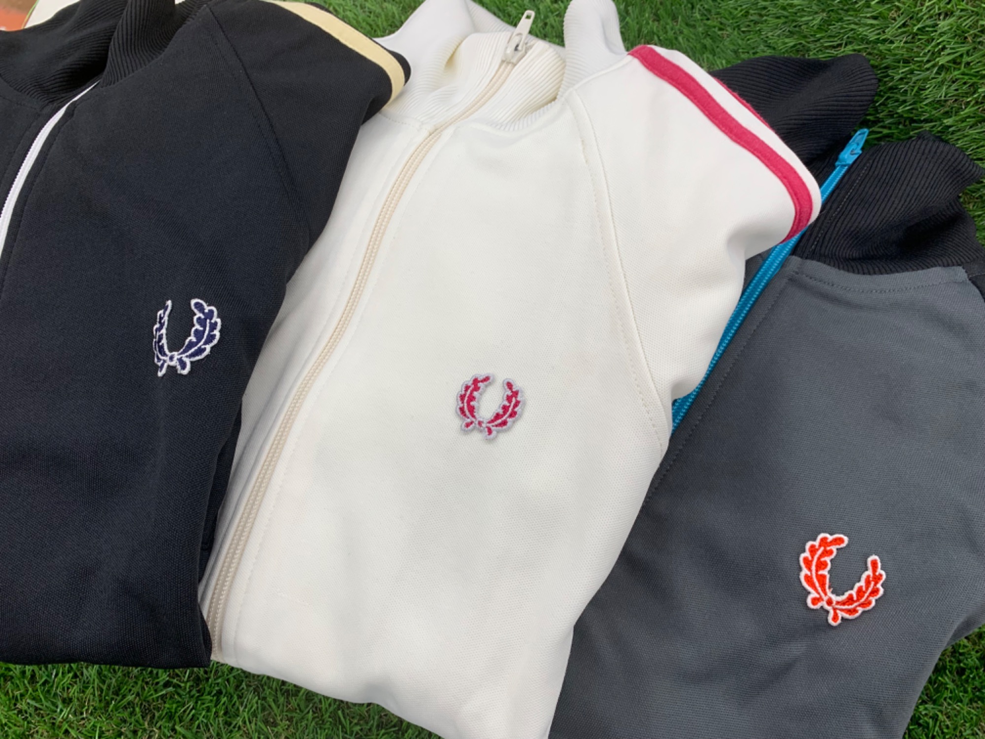 FRED PERRY トラックジャケット オフホワイト FRED PERRY(フレッドペリー) トラックジャケットをご紹介致し