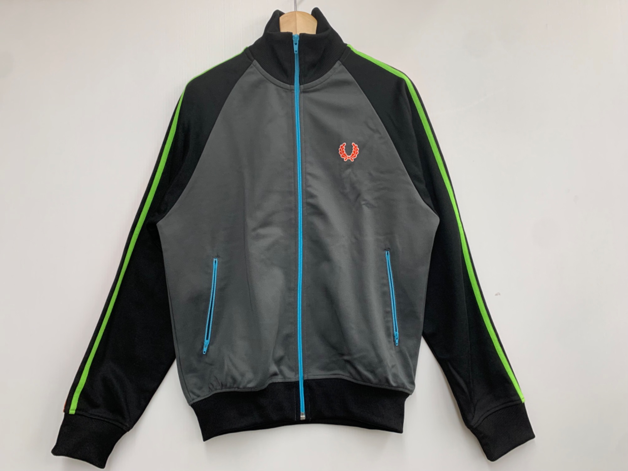 FRED PERRY(フレッドペリー) トラックジャケットをご紹介致し