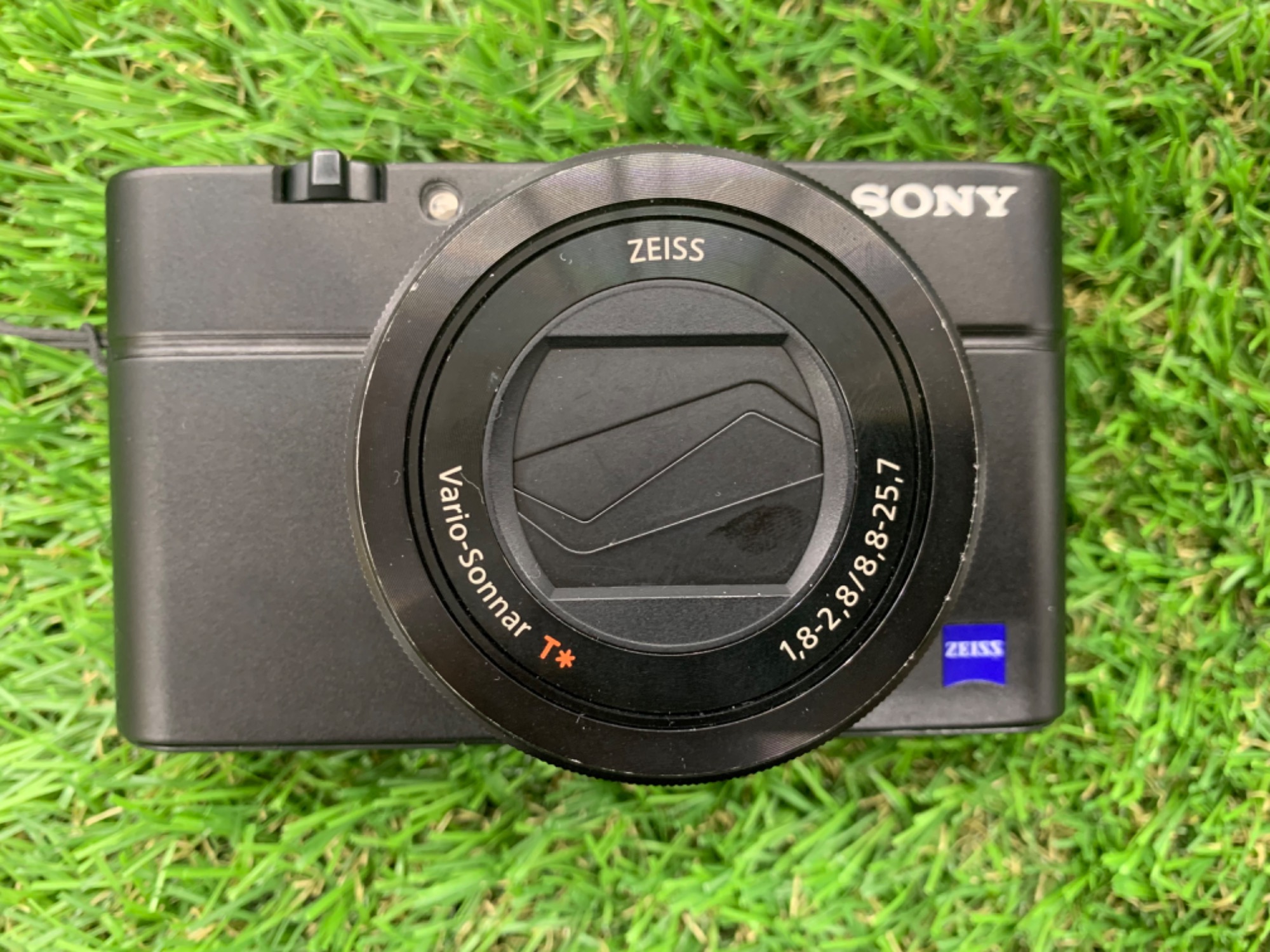 SONY(ソニー) コンパクトデジタルカメラ RX100 IIIをご紹介致します