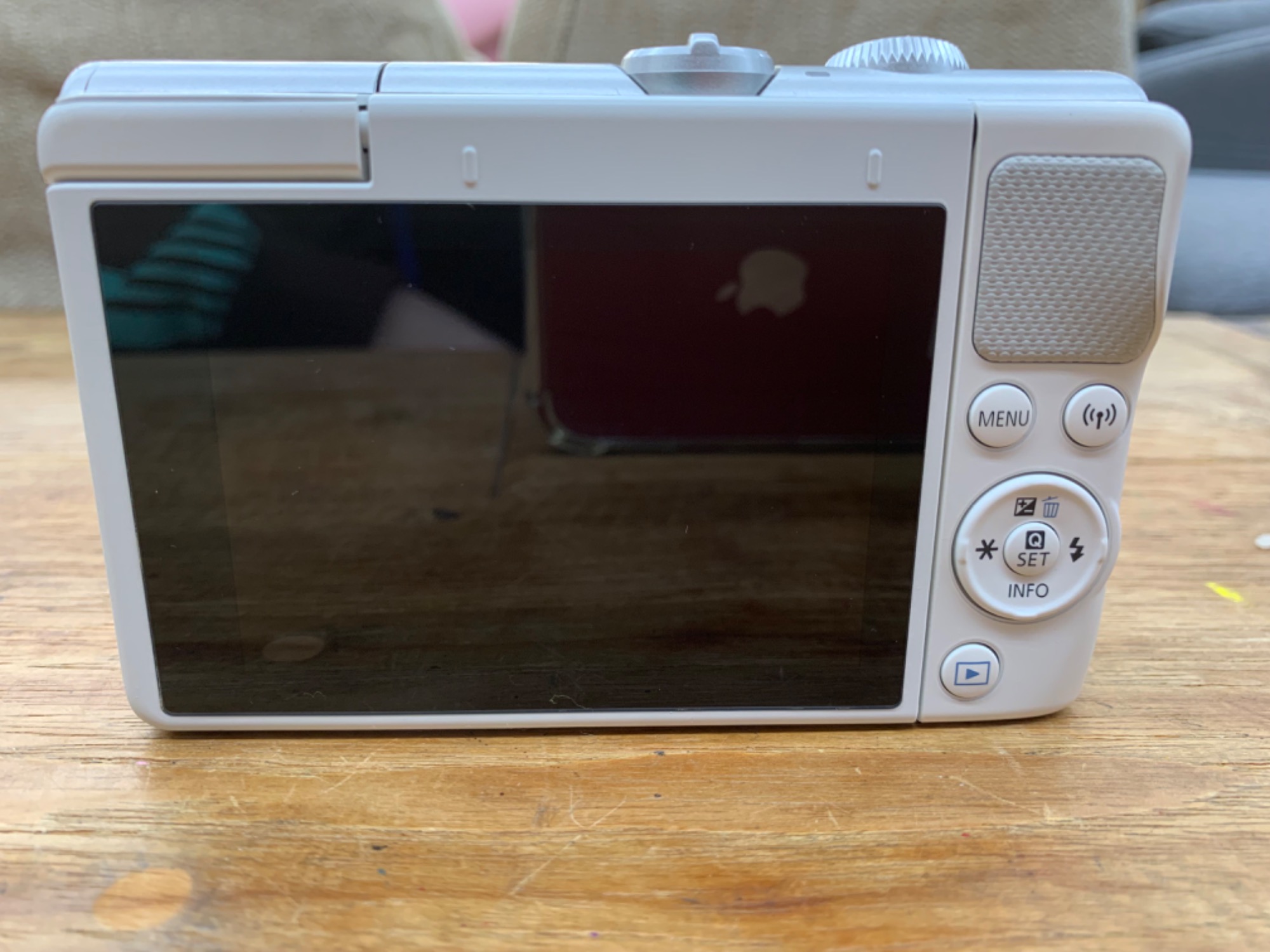 Canon(キャノン) ミラーレス一眼カメラ EOS M100 ダブルレンズキットを