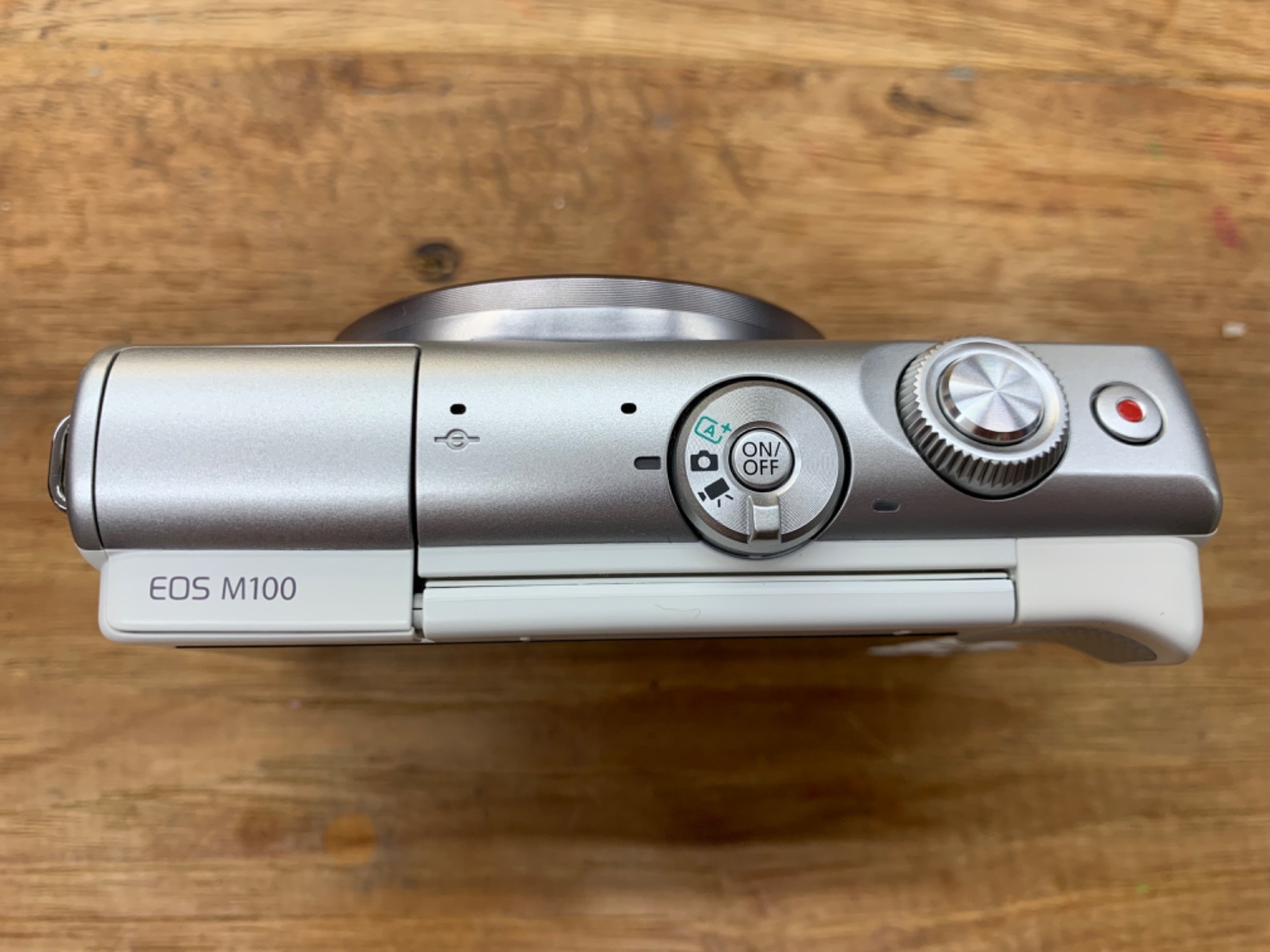 Canon(キャノン) ミラーレス一眼カメラ EOS M100 ダブルレンズキットを