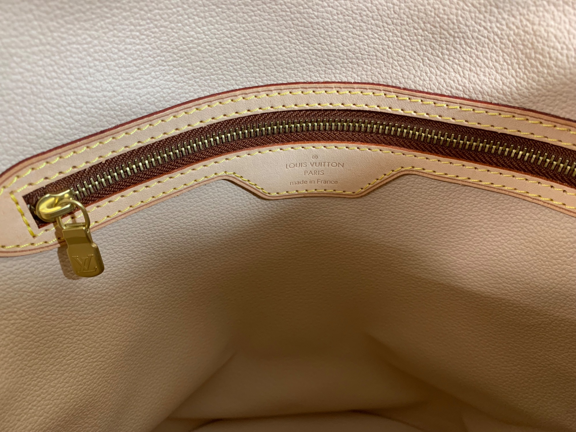 LOUIS VUITTON(ルイ・ヴィトン) M42238 ショルダーバッグをご紹介