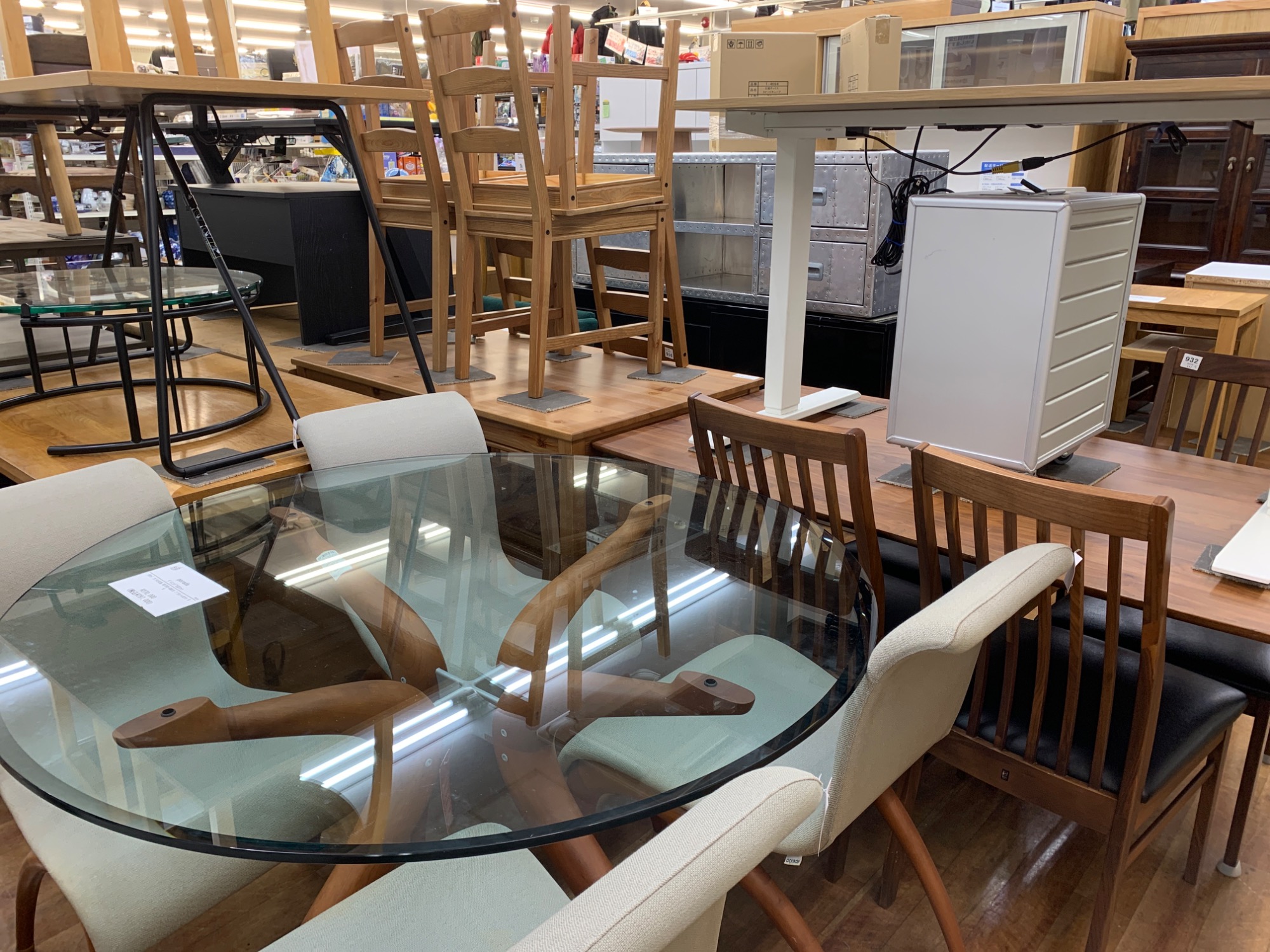 Cassina ixc.（カッシーナ・イクスシー）サイドテーブル をご紹介