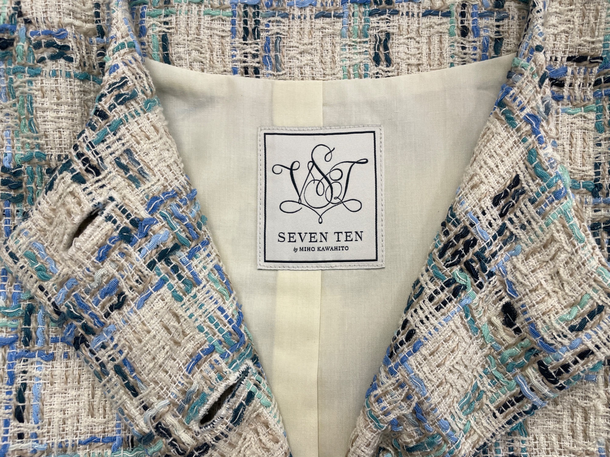 SEVEN TEN by MIHO KAWAHITO】フロントボタンツイードトップスをご紹介