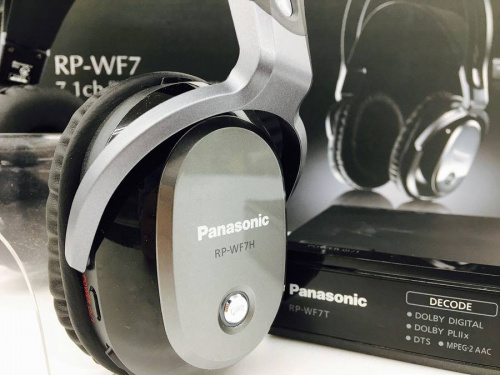 デジタル家電のヘッドホン