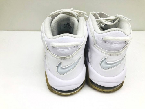 ナイキ(NIKE)のAIR MORE UP TEMPO