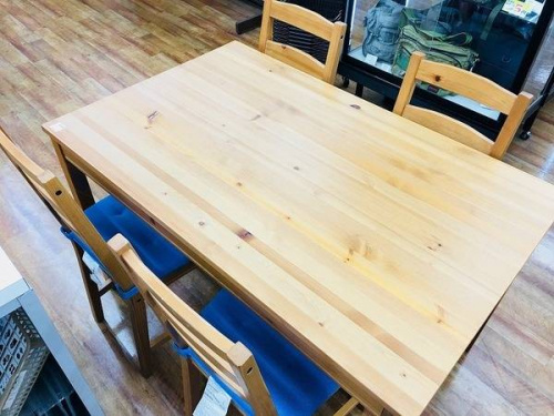 ダイニングセットのIKEA