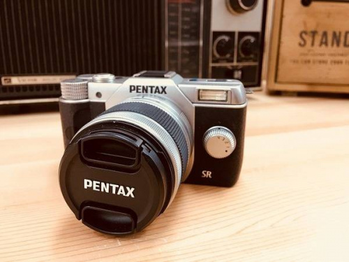 デジタル家電のコンパクトカメラ