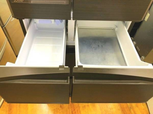 MITSUBISHI　三菱　６ドア