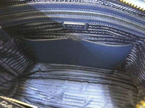 川崎　中古　ブリーフケースのPRADA　プラダ　2VG860