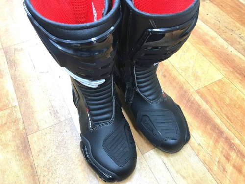 TCXのレーシングシューズ