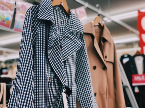 春物衣類の中古　トレンチ　川崎