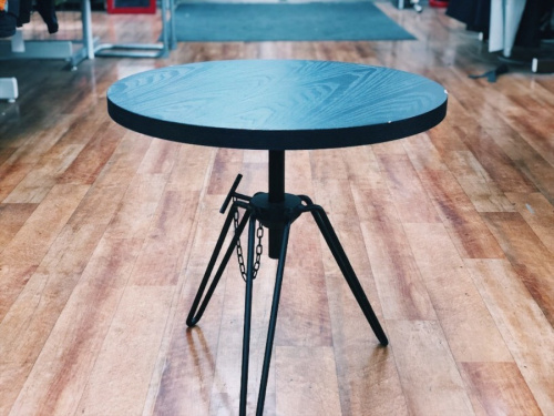 家具のテーブル