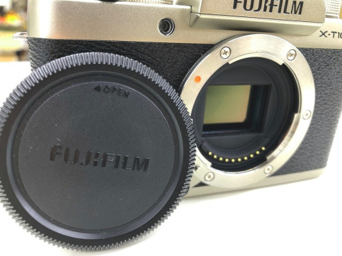 デジタル家電の一眼レフカメラ