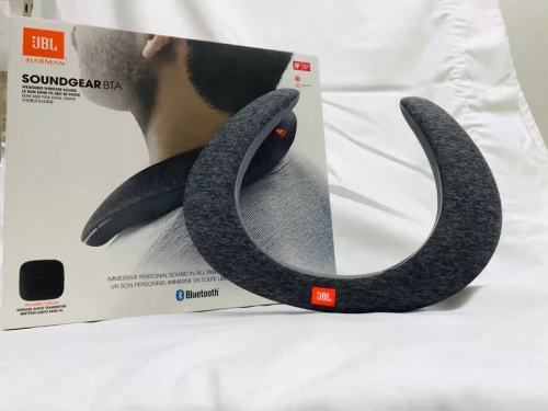 JBLのBluetooth対応ネックスピーカー