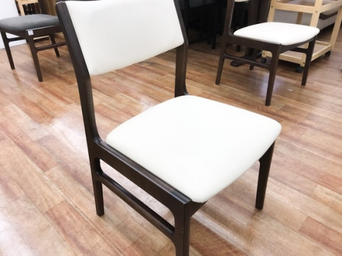 カリモク60＋のダイニングチェア