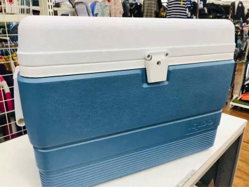 アウトドアのクーラーボックス