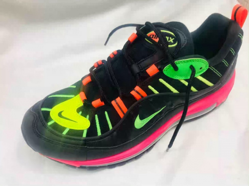 スニーカーのNIKE