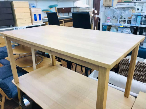 生活家具のダイニングテーブル 無拓材