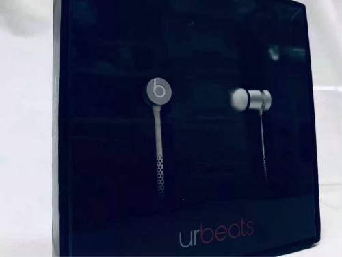 オーディオ機器のヘッドホン