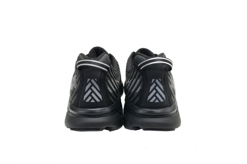 HIKAONEONEのランニングシューズ