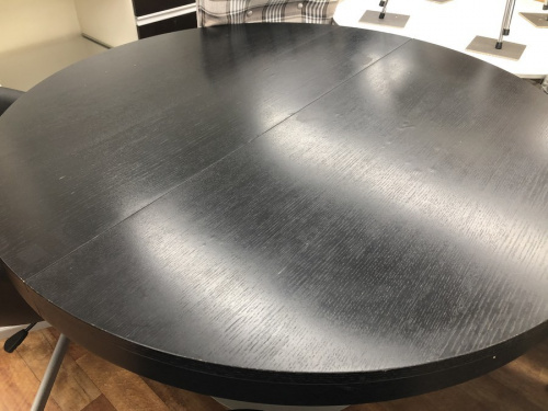家具のテーブル