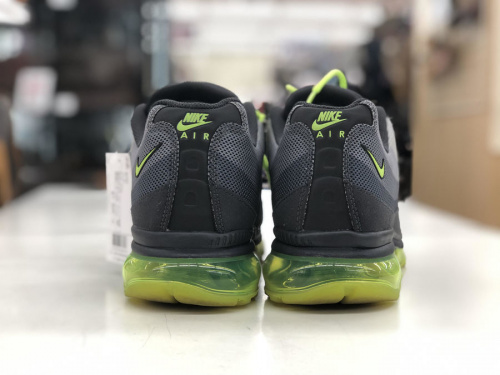 スニーカーのNIKE