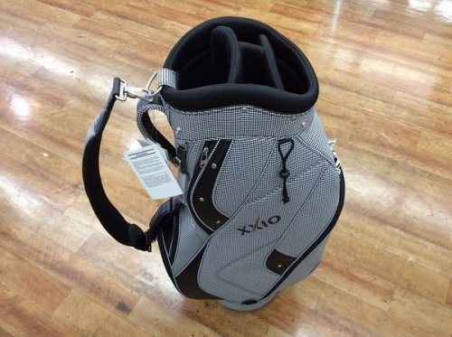 スポーツ用品のゴルフ