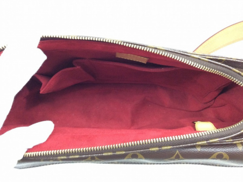 ショルダーバッグのLOUIS VUITTON