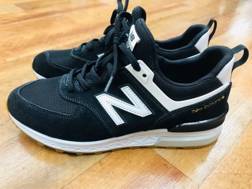 スニーカーのNEW BALANCE