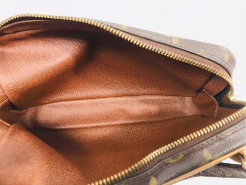 ショルダーポーチのLOUIS VUITTON