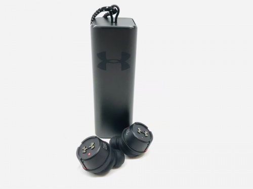 オーディオ機器のヘッドホン