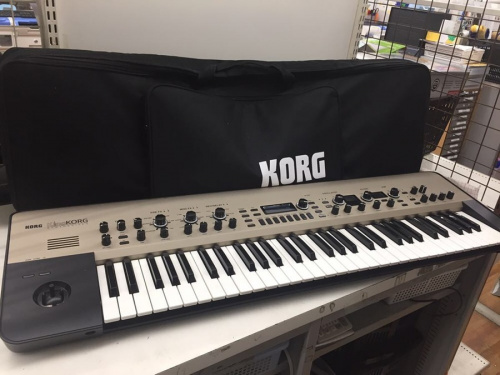 楽器の電子ピアノ