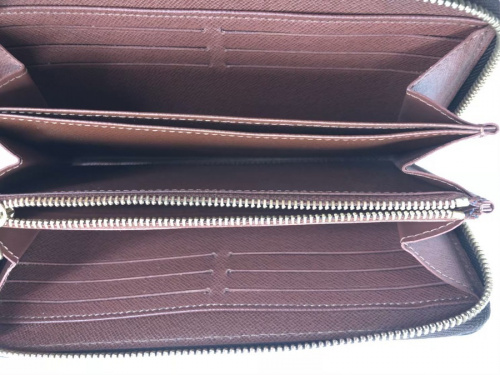 LOUIS VUITTONの程度B