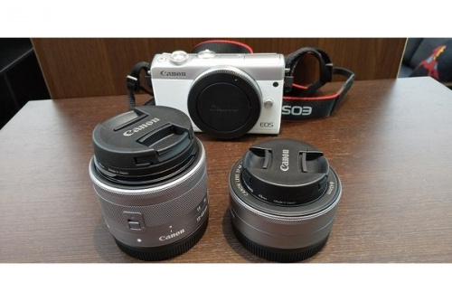 CANONのEOS　M100