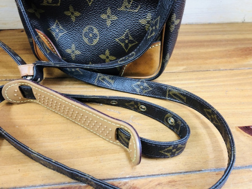 ショルダーポーチのLOUIS VUITTON