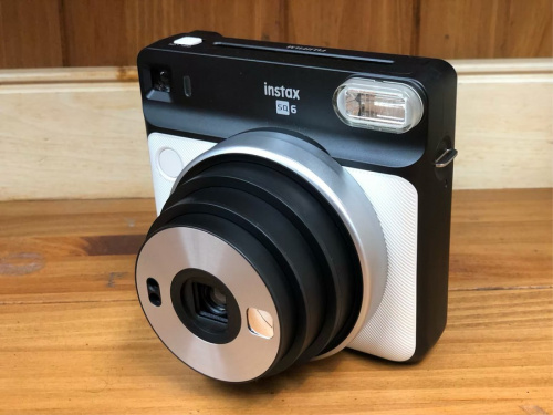 カメラのデジタル一眼カメラ