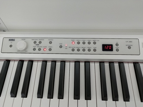 ピアノのKORG