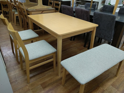 生活家具のテーブル