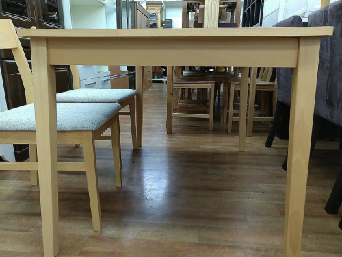 テーブルのダイニング4点セット