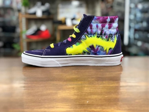 靴のスニーカー